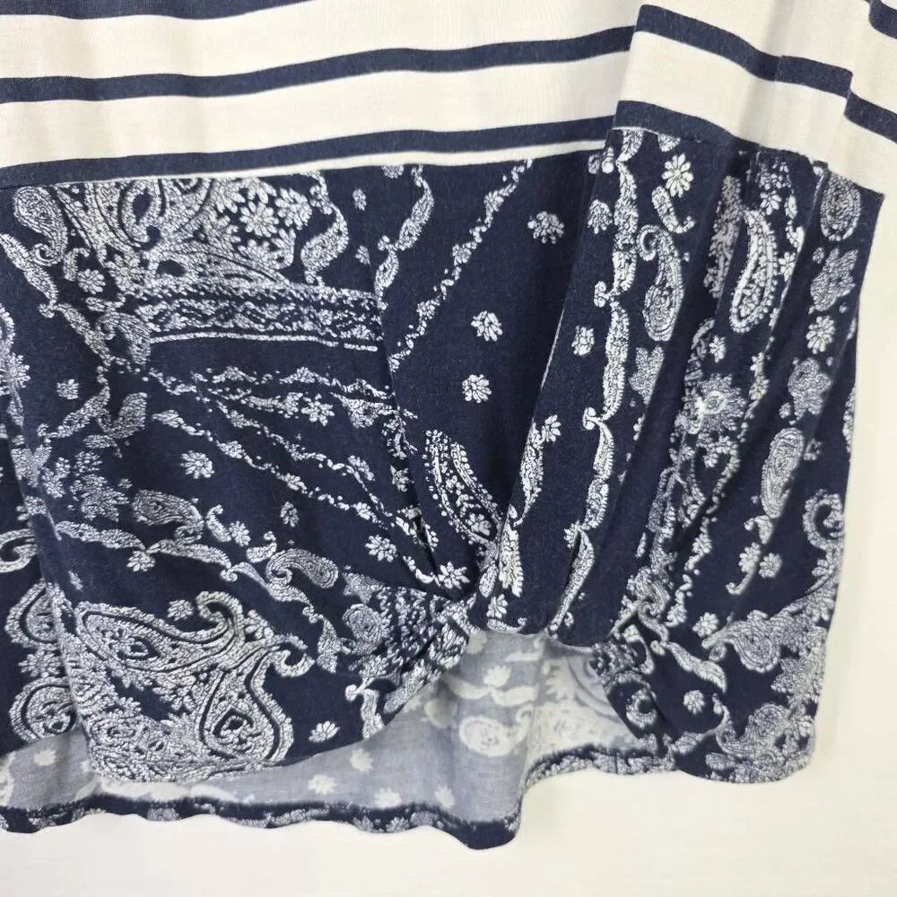 24/7 by Maurices Striped Paisley V-Neck Top Small - Picture 4 of 8